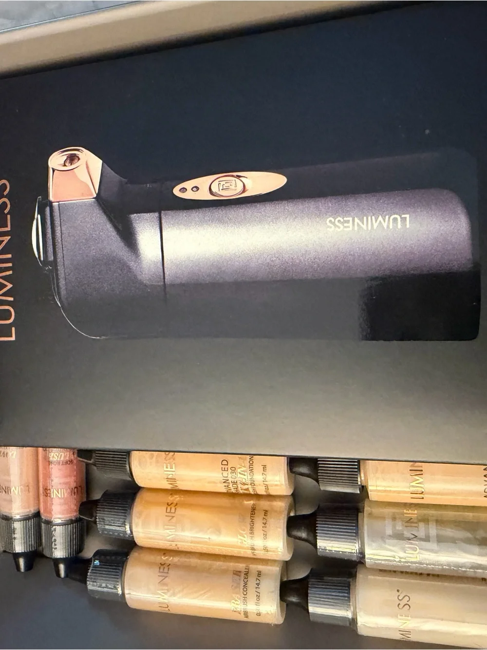 Luminess compact bottles accent